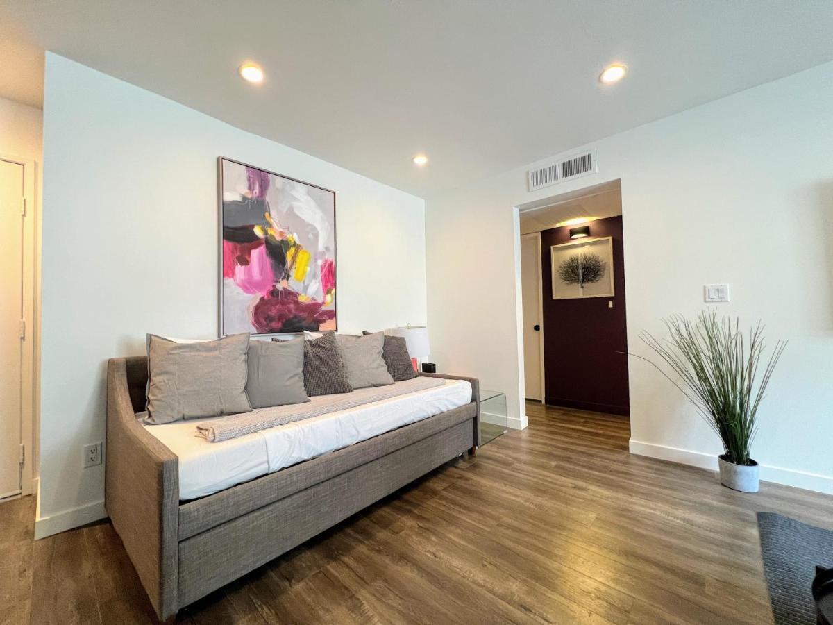 Hollywood Purple Habitat Los Angeles Exterior foto
